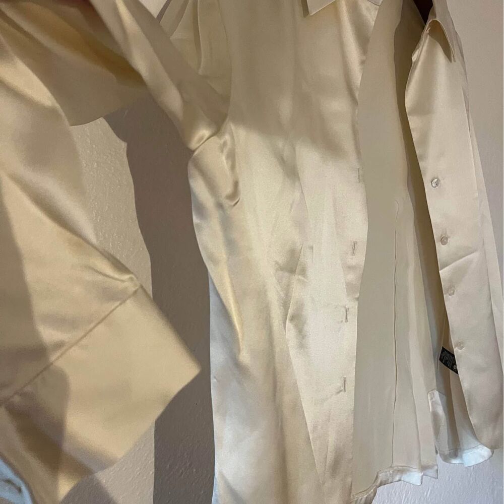 Stephanie Chaus 100% silk blouse, Size 14 THERE ARE 3 LITTLE MARKS ON IT - Picture 6 of 7